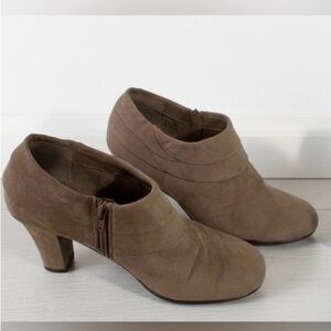 AEROSOLES Brown Booties